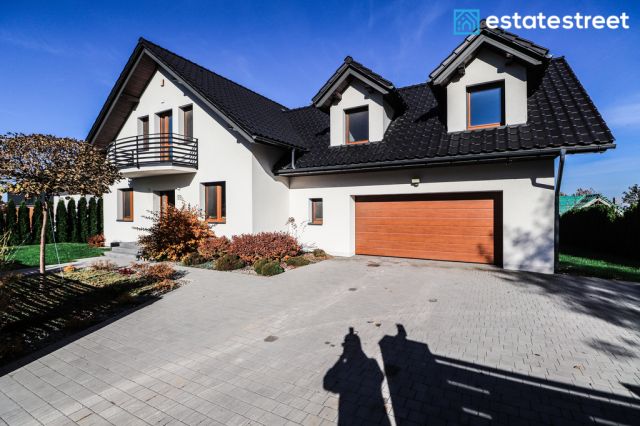 dom wolnostojący, 6 pokoi Bochnia, ul. św. Urbana. Zdjęcie 1