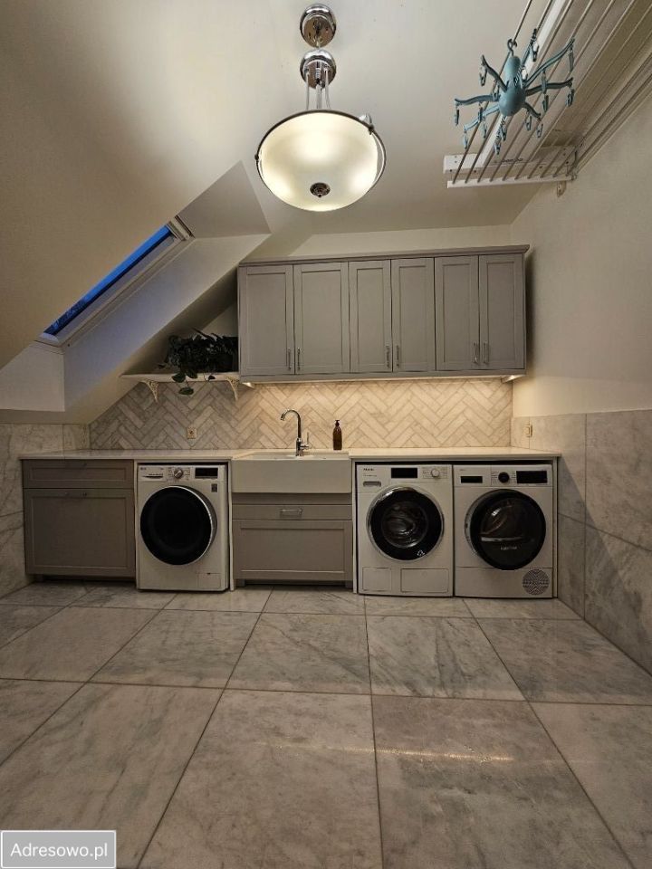 dworek, 6 pokoi Modliny. Zdjęcie 2