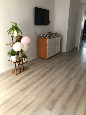 Mieszkanie 2-pokojowe Wiązów, Plac Wolnosci 7/1. Zdjęcie 1