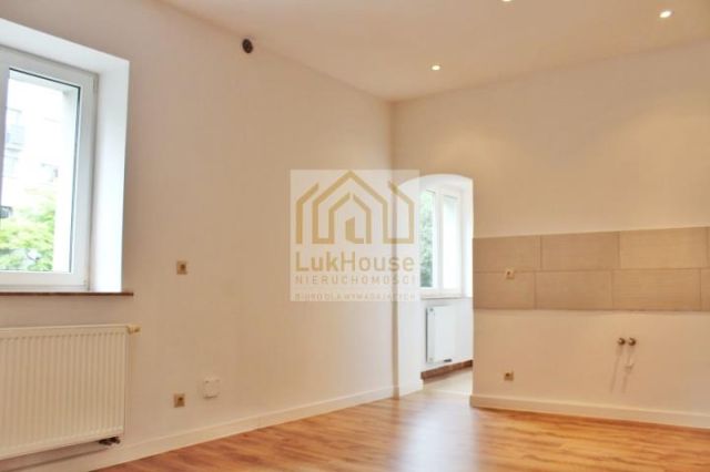 Mieszkanie 3-pokojowe Bytom Śródmieście, ul. Powstańców Warszawskich. Zdjęcie 2