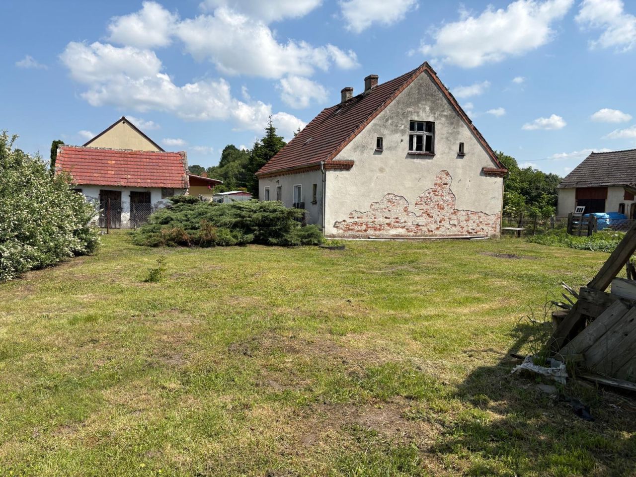 dom wolnostojący, 4 pokoje Bzinica Stara, ul. Strażacka. Zdjęcie 1