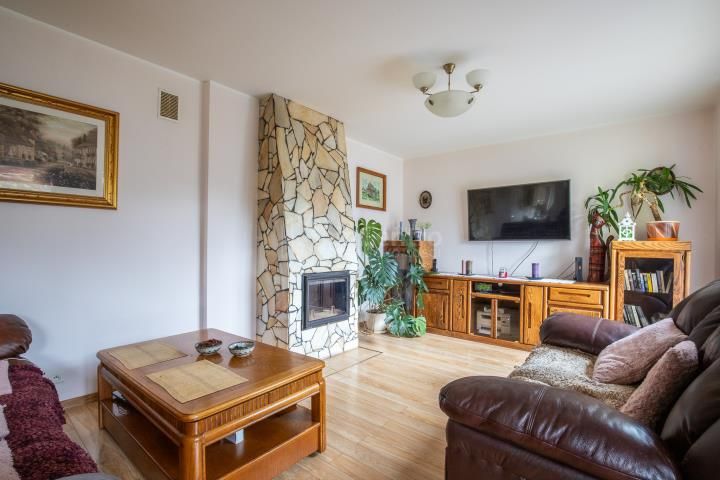 dom wolnostojący, 5 pokoi Brzeźnica, ul. Krakowska. Zdjęcie 2