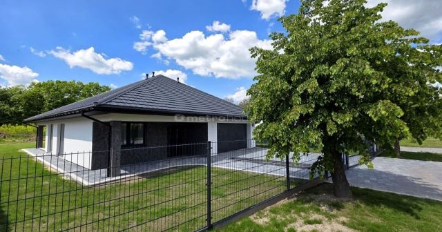 dom wolnostojący, 3 pokoje Leśna Podlaska. Zdjęcie 1
