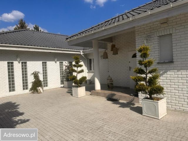 dom wolnostojący, 5 pokoi Chyby. Zdjęcie 1