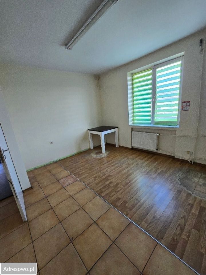 Hala/magazyn Lisi Ogon. Zdjęcie 9