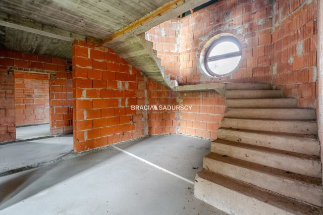 dom wolnostojący, 7 pokoi Śledziejowice. Zdjęcie 12