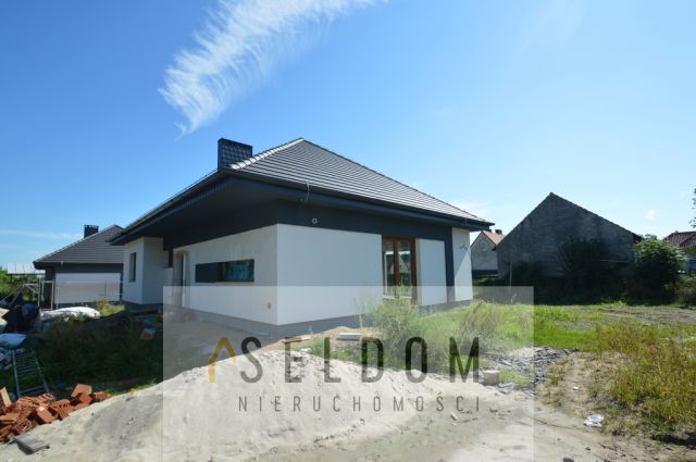 dom wolnostojący, 4 pokoje Karczów, ul. Polna. Zdjęcie 1