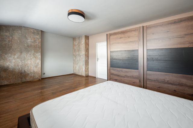 dom wolnostojący, 5 pokoi Łódź Nowosolna, ul. Jemiołowa. Zdjęcie 2