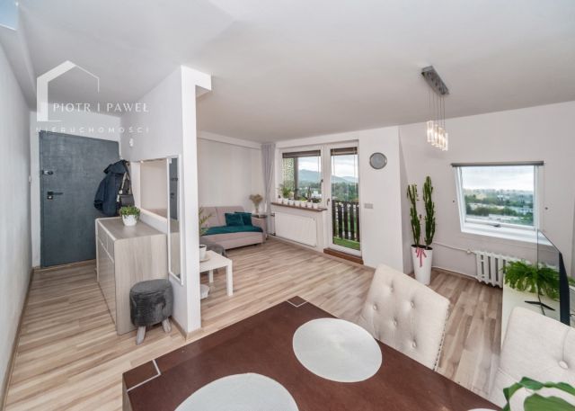 Mieszkanie 3-pokojowe Bielsko-Biała, ul. Konstantego Ildefonsa Gałczyńskiego. Zdjęcie 1