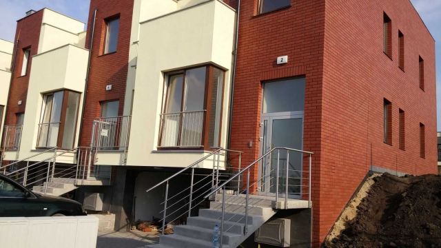 Mieszkanie 3-pokojowe Święta Katarzyna, ul. Cicha. Zdjęcie 1