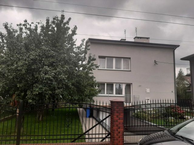 dom wolnostojący Łomianki, ul. Stanisława Konarskiego. Zdjęcie 1