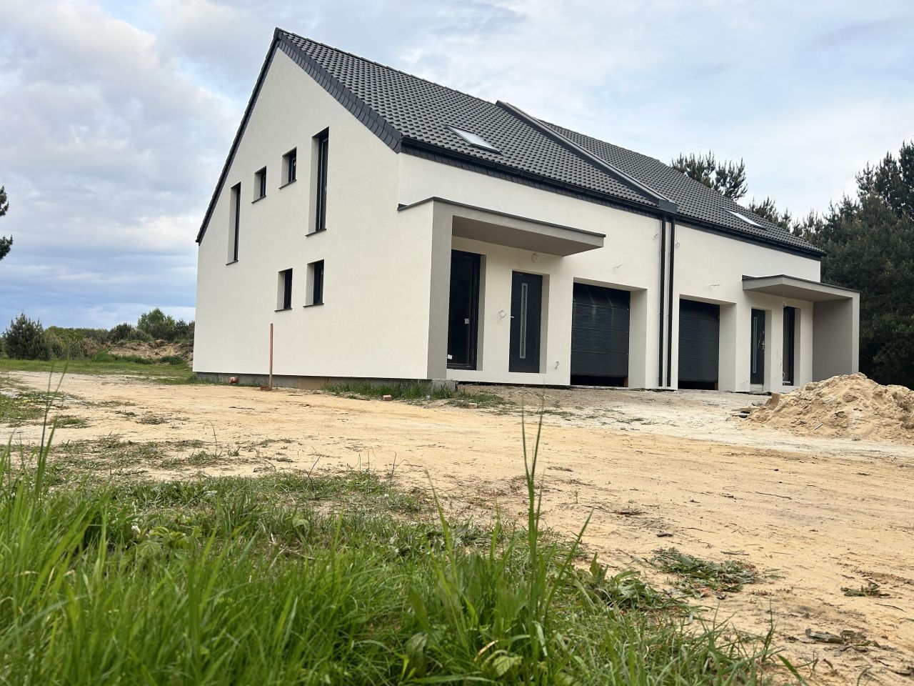 bliźniak, 4 pokoje Sarbicko. Zdjęcie 1