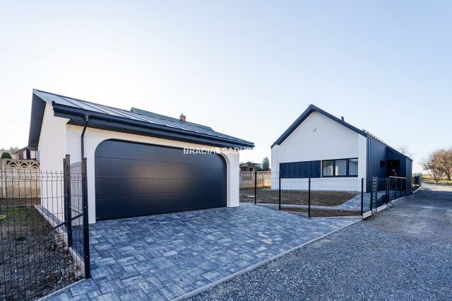 dom wolnostojący, 5 pokoi Bębło. Zdjęcie 2