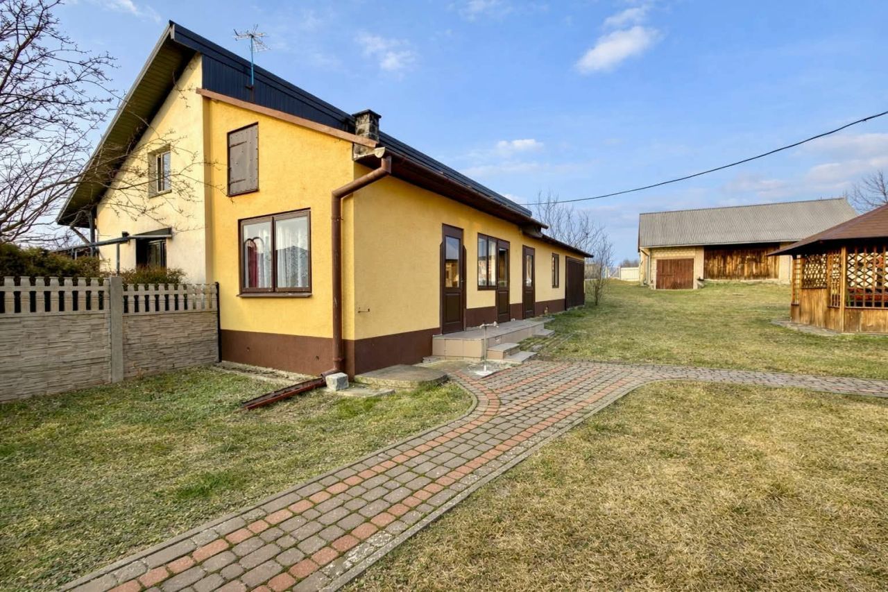 dom wolnostojący, 4 pokoje Brzeziny. Zdjęcie 2
