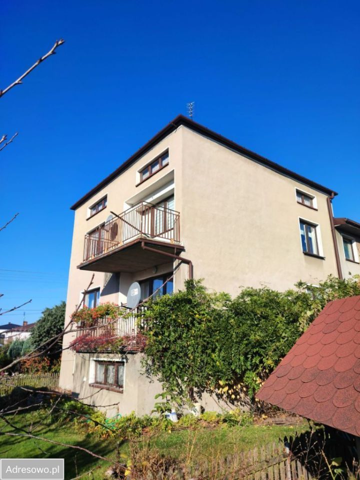 dom wolnostojący, 5 pokoi Działoszyn, pl. Geodetów. Zdjęcie 1