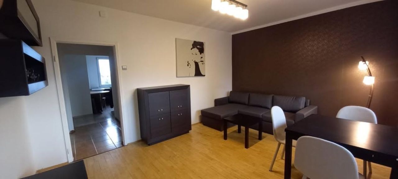 Mieszkanie 2-pokojowe Bielsko-Biała Osiedle Karpackie, ul. Karpacka. Zdjęcie 1