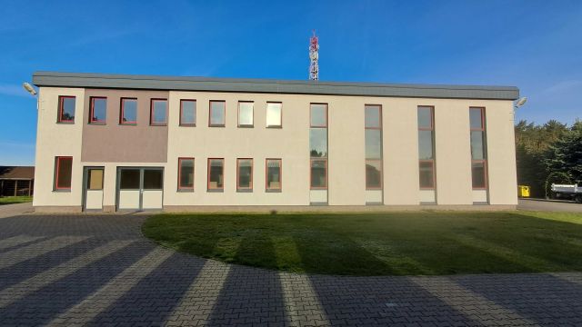 Hala/magazyn Pszczew. Zdjęcie 1