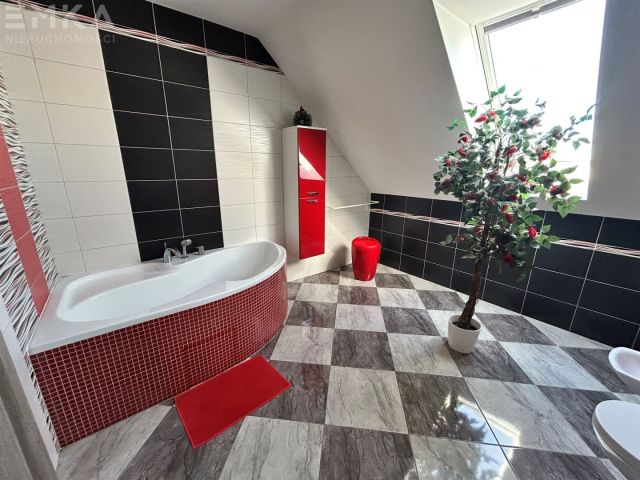 dom wolnostojący, 5 pokoi Komaszyce. Zdjęcie 16