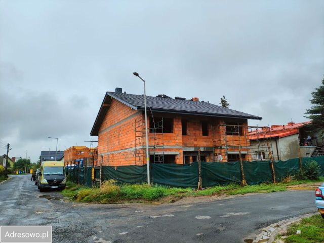 bliźniak, 4 pokoje Legnica, ul. Chabrowa. Zdjęcie 1