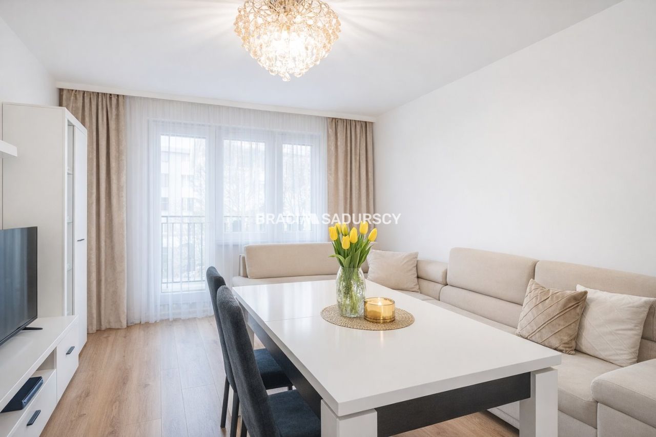 Mieszkanie 4-pokojowe Myślenice. Zdjęcie 4