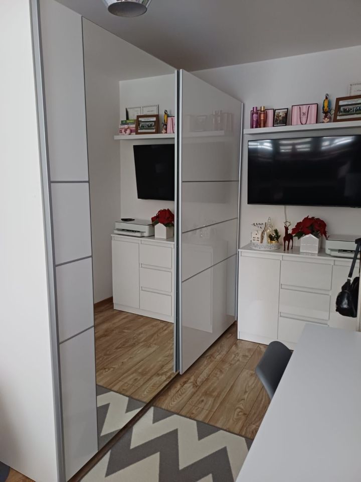 Mieszkanie 3-pokojowe Pustków-Osiedle. Zdjęcie 2