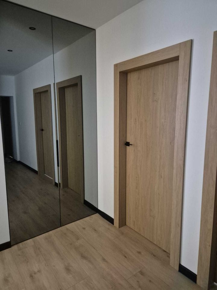 Mieszkanie 3-pokojowe Ujazd, pl. 1 Maja. Zdjęcie 5