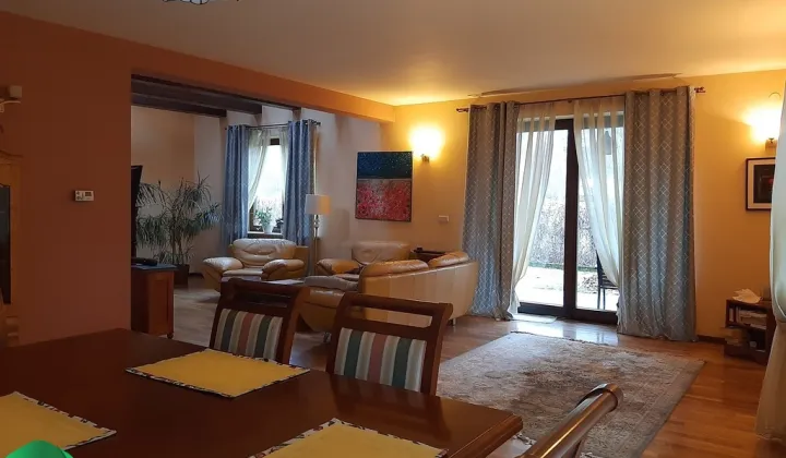 dom wolnostojący, 5 pokoi Pęcice Małe