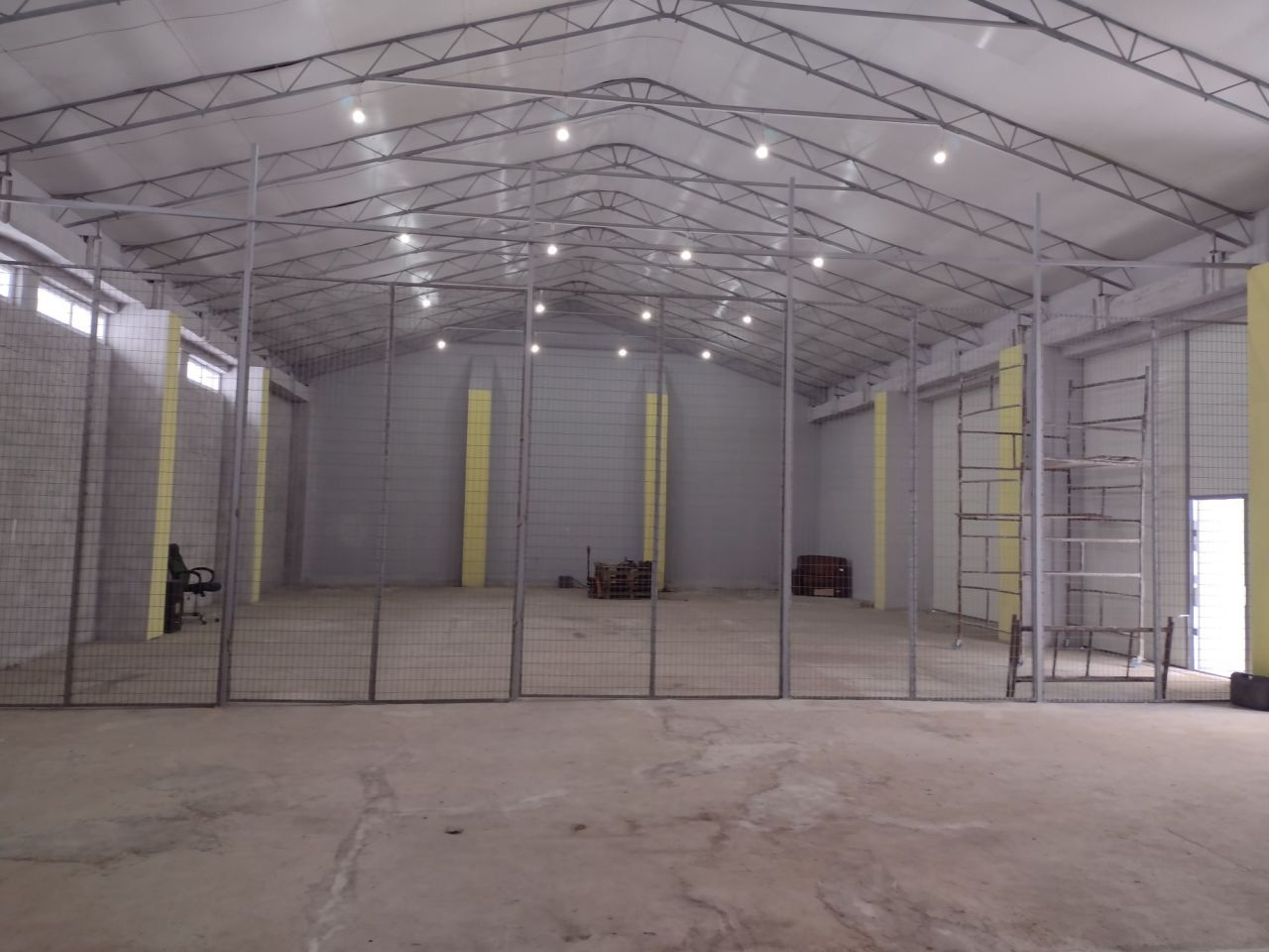 Hala/magazyn Radonice. Zdjęcie 8