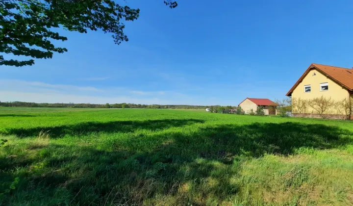 Działka budowlana Uraz