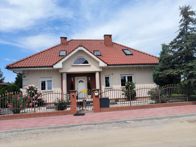 dom wolnostojący, 7 pokoi Rosnówko, ul. Wichrowa. Zdjęcie 1