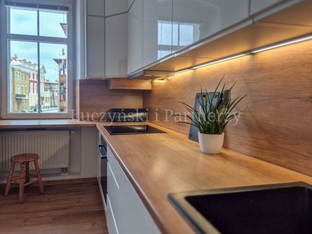 Mieszkanie 3-pokojowe Jelenia Góra. Zdjęcie 1