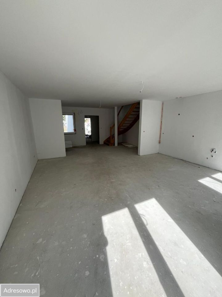 dom szeregowy, 4 pokoje Brzezie. Zdjęcie 3