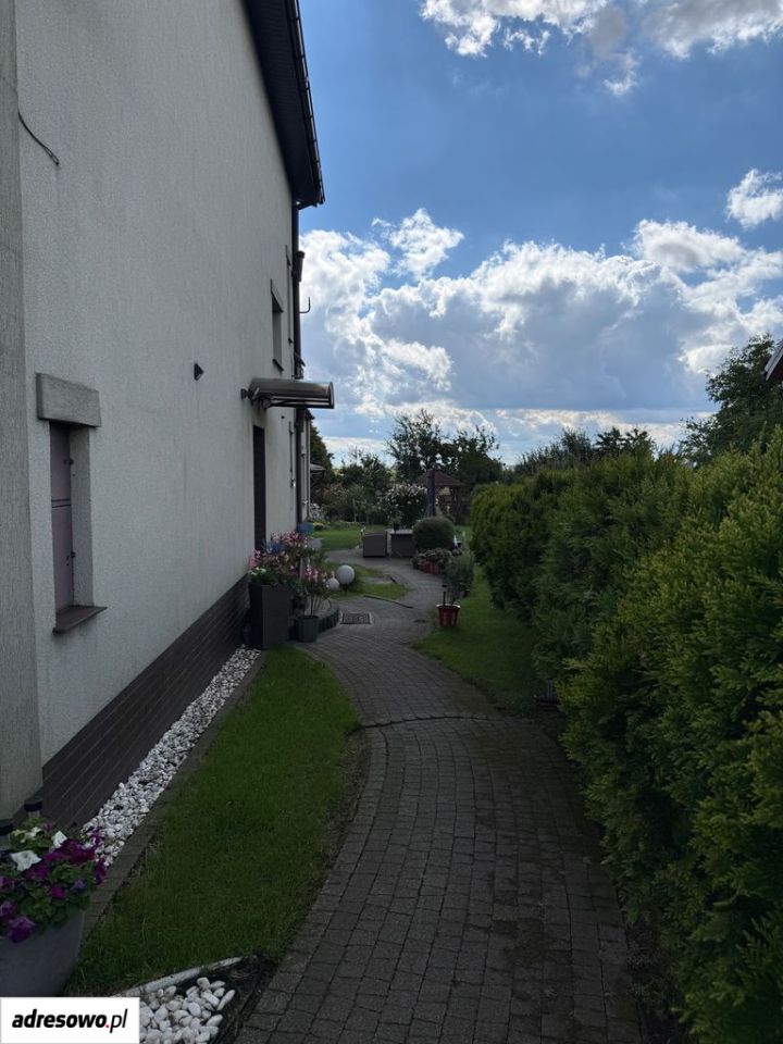 dom wolnostojący, 5 pokoi Ostrówiec. Zdjęcie 4