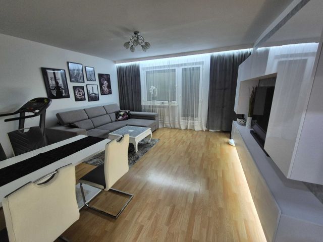 Mieszkanie 4-pokojowe Wieliszew. Zdjęcie 1