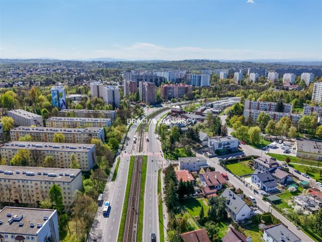 dom wolnostojący, 11 pokoi Kraków Podgórze Duchackie, ul. Nowosądecka. Zdjęcie 19