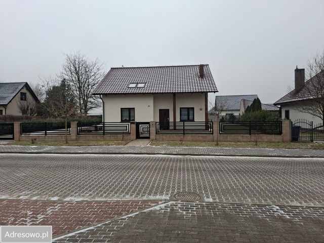 dom wolnostojący, 4 pokoje Jutrosin, ul. Klonowa. Zdjęcie 1