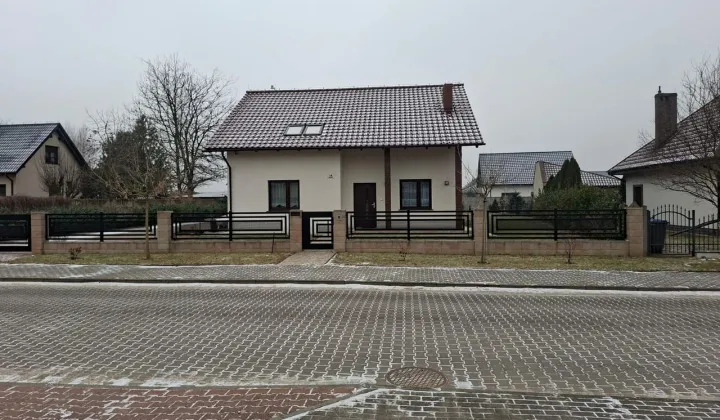 dom wolnostojący, 4 pokoje Jutrosin, ul. Klonowa