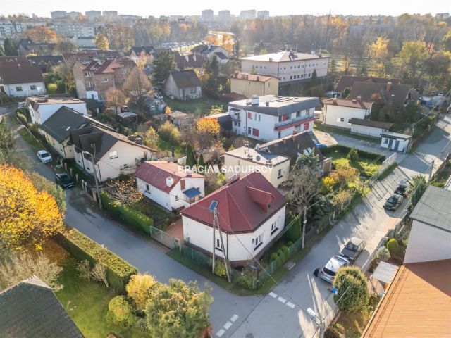 dom wolnostojący, 2 pokoje Kraków Bieżanów, ul. Braterska. Zdjęcie 2