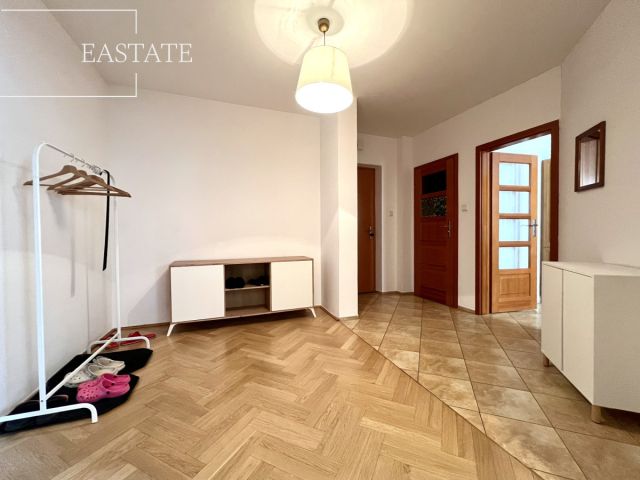 Lokal Warszawa Wola, skwer ks. kard. Stefana Wyszyńskiego. Zdjęcie 7