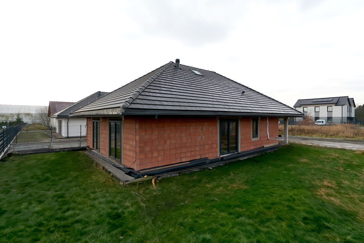 dom wolnostojący, 4 pokoje Mników. Zdjęcie 3