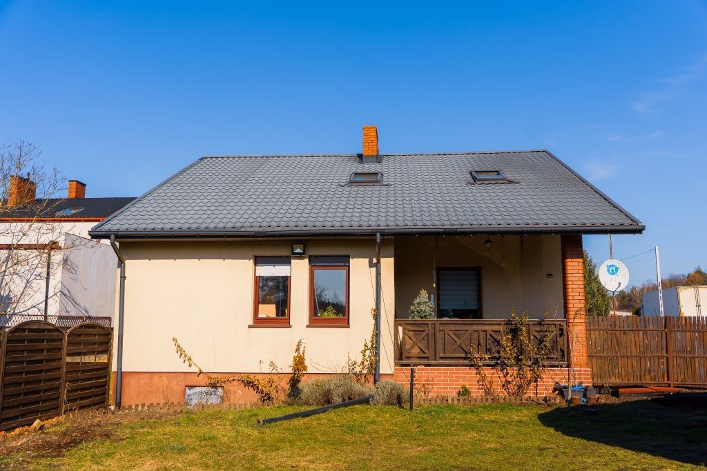 dom wolnostojący Korytów, ul. Główna. Zdjęcie 3