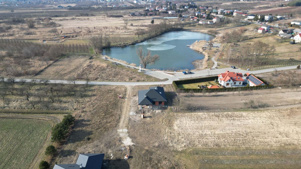 dom wolnostojący, 4 pokoje Bronina. Zdjęcie 5