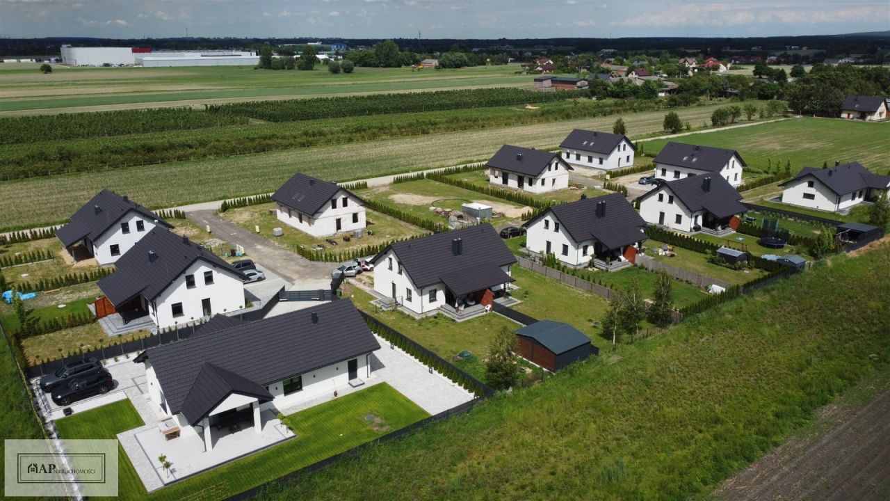 bliźniak, 3 pokoje Modła Królewska. Zdjęcie 1