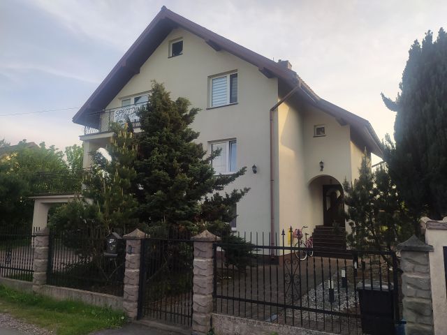 dom wolnostojący, 6 pokoi Kraków Nowa Huta, ul. Pomykany. Zdjęcie 1