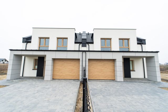 bliźniak, 5 pokoi Rybienko Stare, ul. Bajkowa. Zdjęcie 1