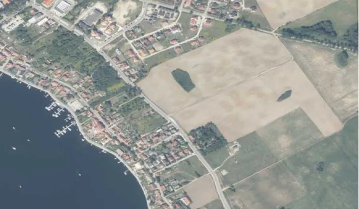 Działka inwestycyjna Mikołajki, ul. Dybowska