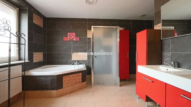 dom wolnostojący, 11 pokoi Sułkowice. Zdjęcie 19