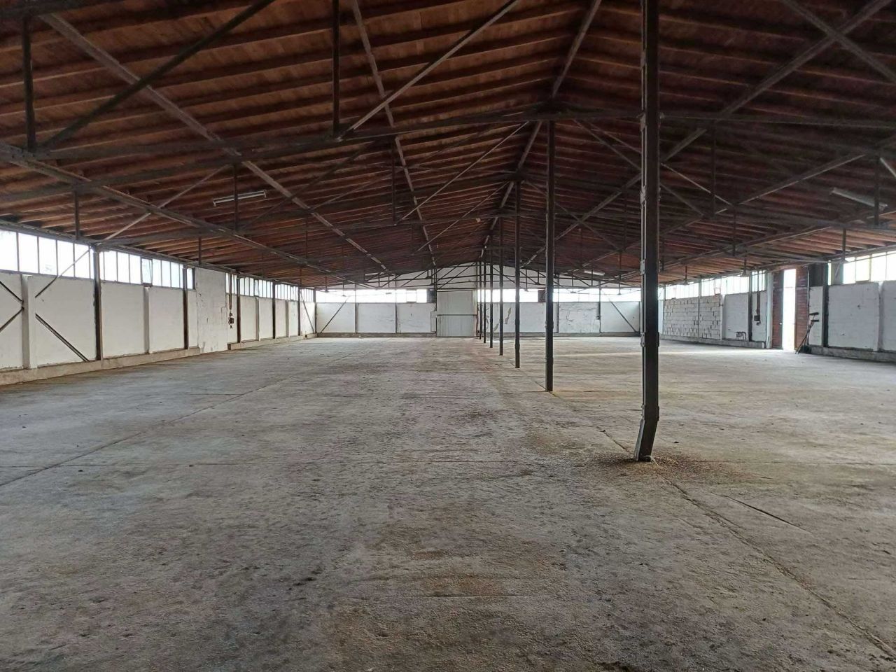 Hala/magazyn Prabuty. Zdjęcie 3