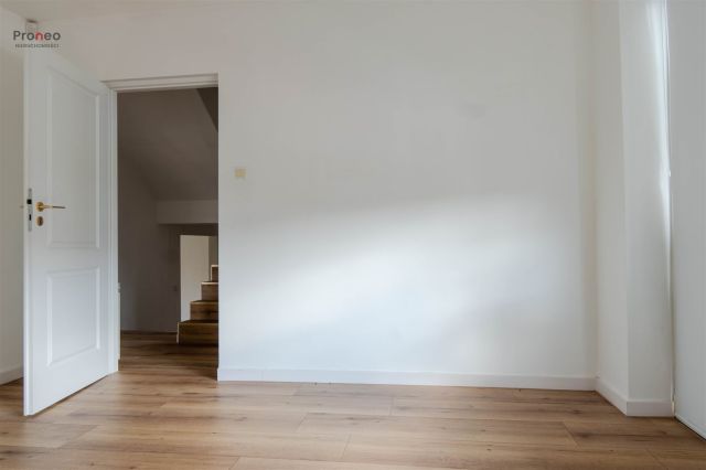 dom wolnostojący, 3 pokoje Stare Miasto. Zdjęcie 17