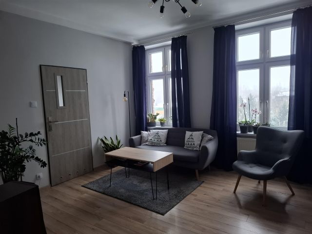 Mieszkanie 3-pokojowe Kamienna Góra Centrum, ul. Bohaterów Getta. Zdjęcie 1